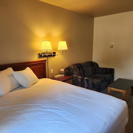 Waterton Lakes Lodge Resort ภายนอก รูปภาพ