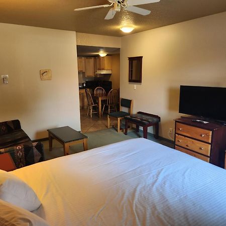 Waterton Lakes Lodge Resort ภายนอก รูปภาพ
