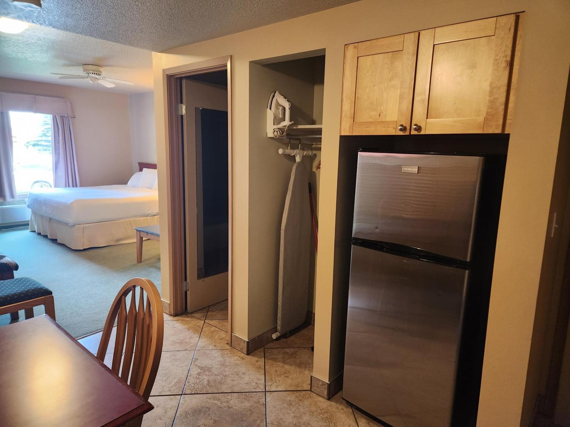 Waterton Lakes Lodge Resort ภายนอก รูปภาพ