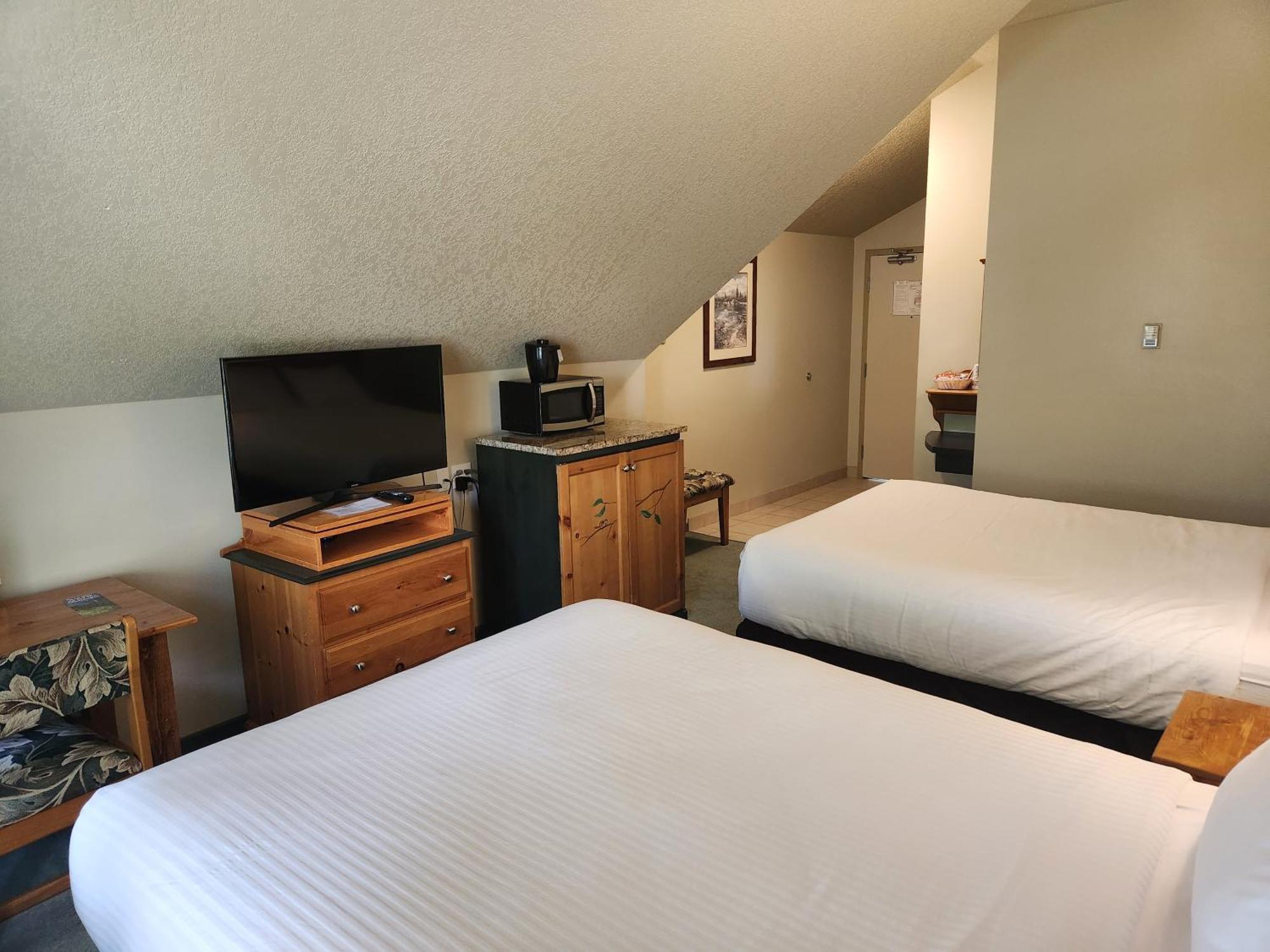 Waterton Lakes Lodge Resort ภายนอก รูปภาพ