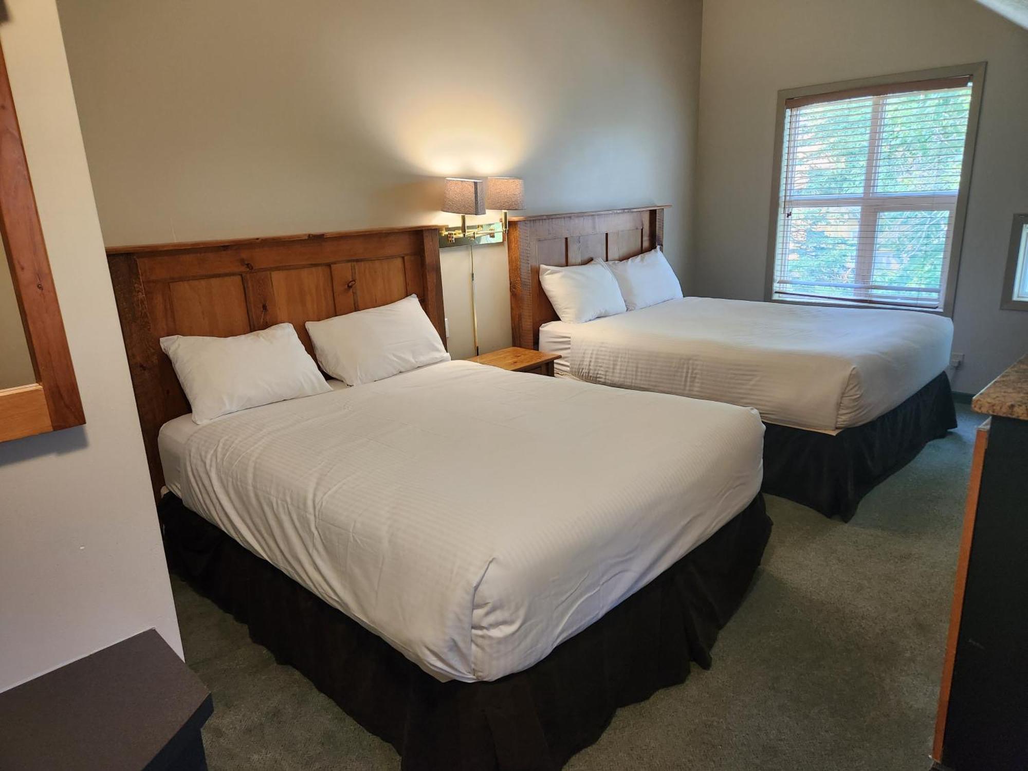 Waterton Lakes Lodge Resort ภายนอก รูปภาพ