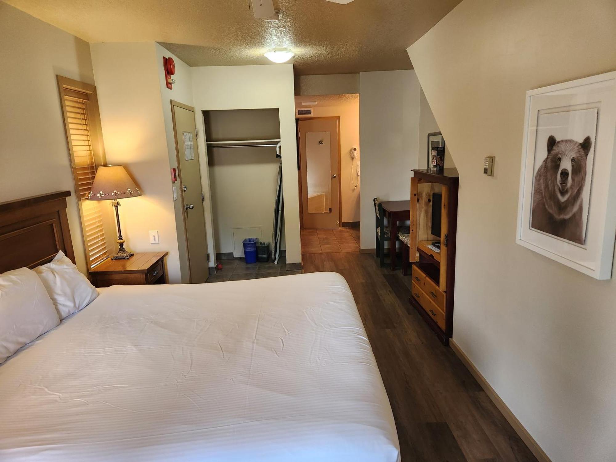 Waterton Lakes Lodge Resort ภายนอก รูปภาพ