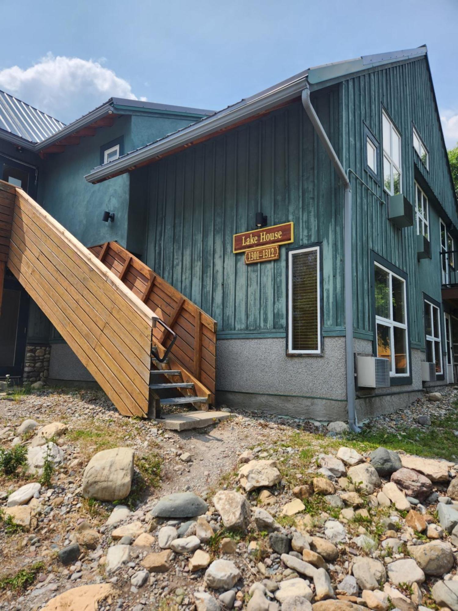Waterton Lakes Lodge Resort ภายนอก รูปภาพ