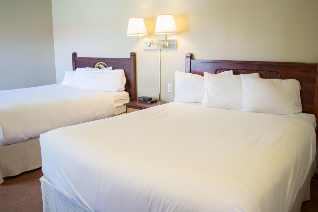 Waterton Lakes Lodge Resort ภายนอก รูปภาพ