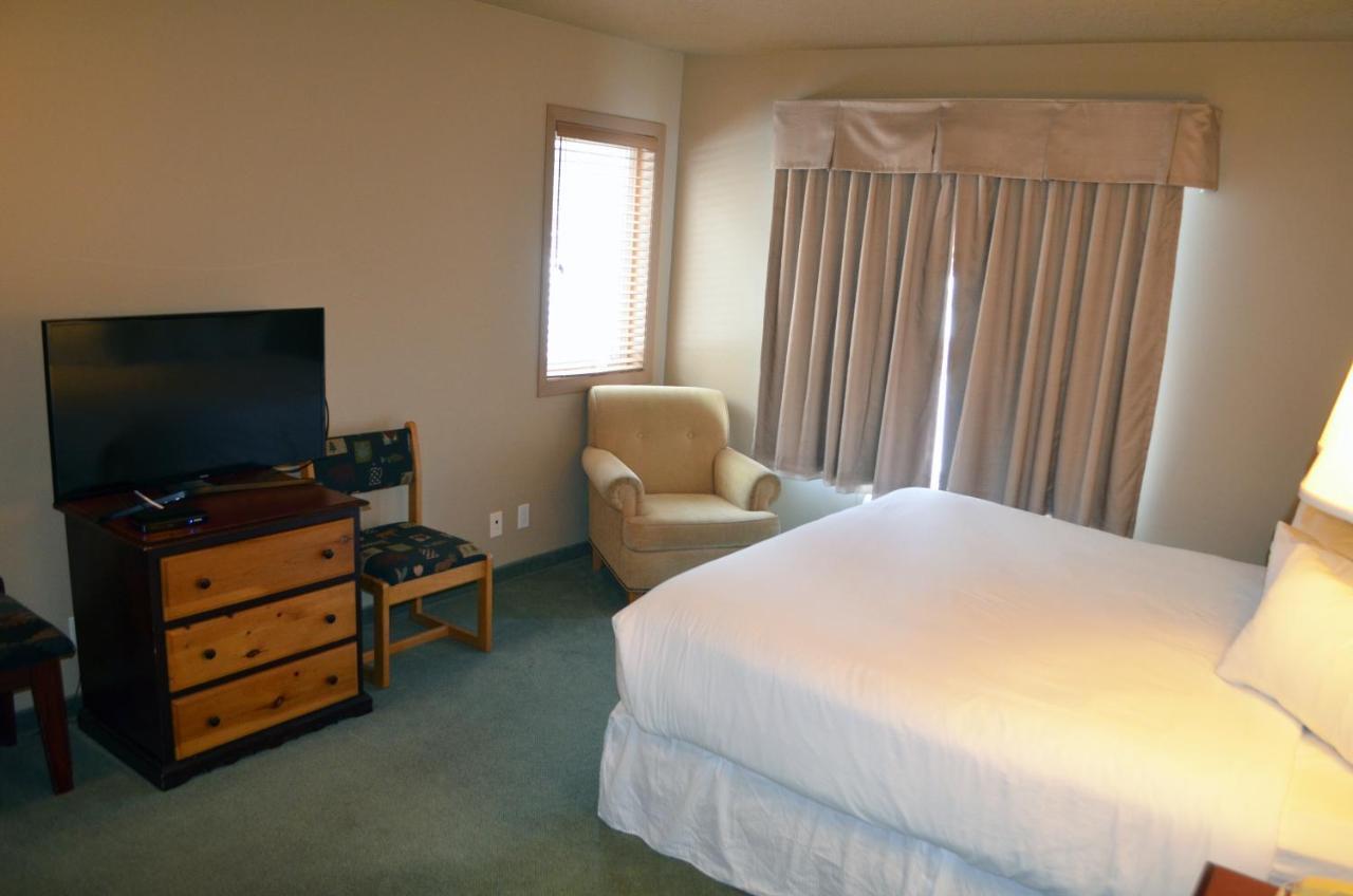 Waterton Lakes Lodge Resort ภายนอก รูปภาพ