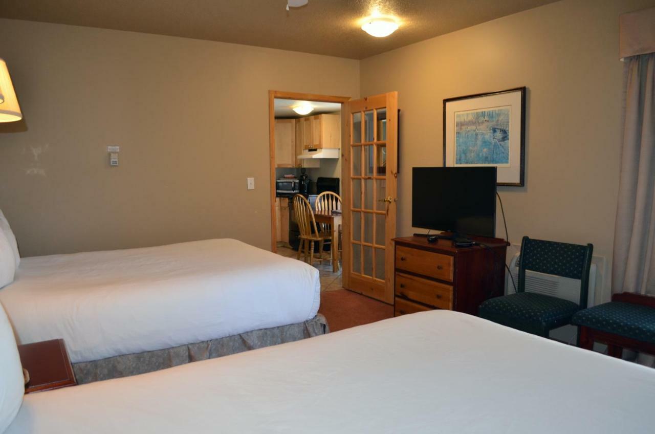 Waterton Lakes Lodge Resort ภายนอก รูปภาพ