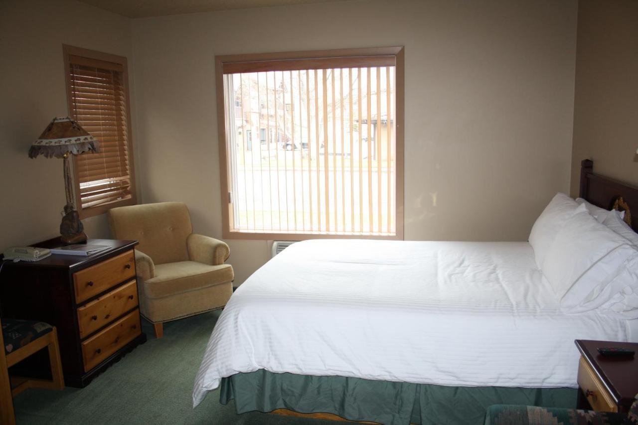 Waterton Lakes Lodge Resort ภายนอก รูปภาพ