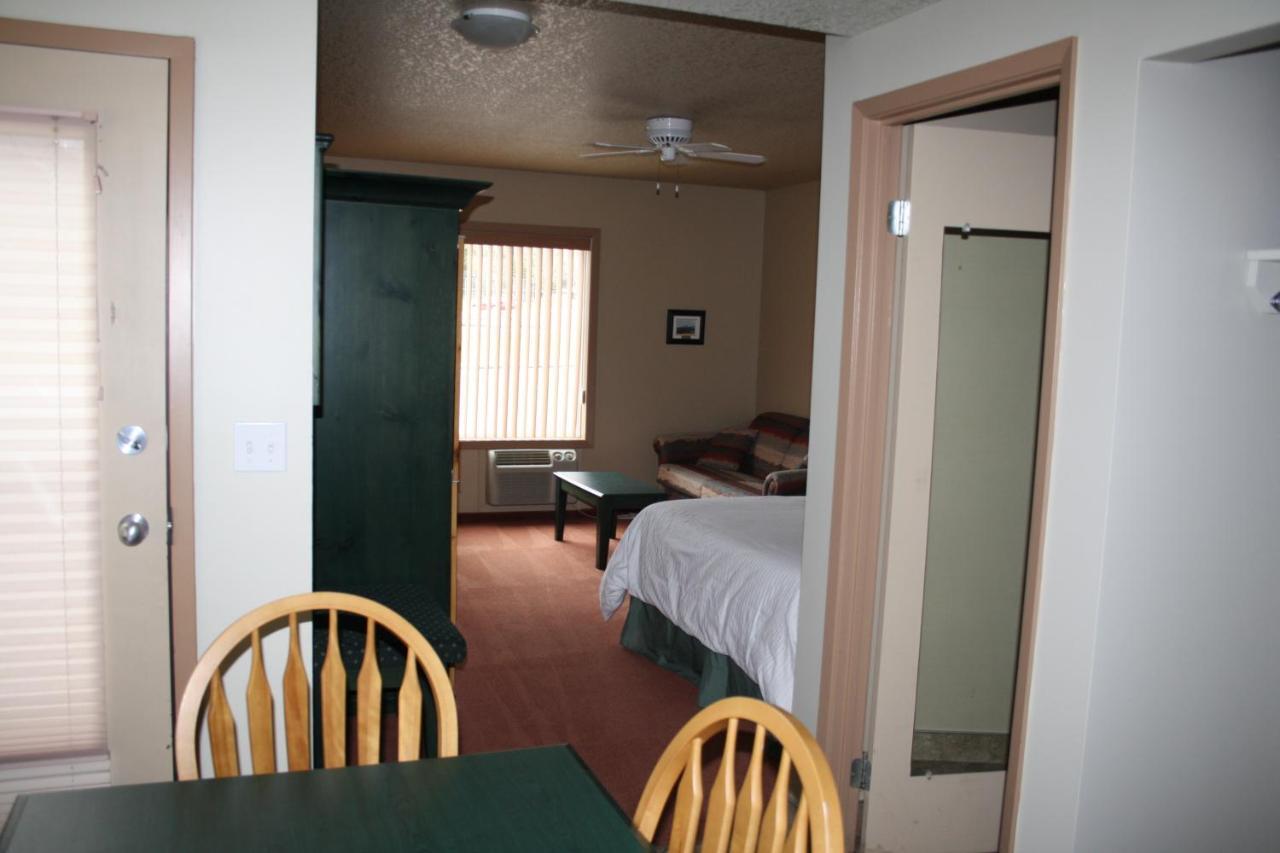 Waterton Lakes Lodge Resort ภายนอก รูปภาพ